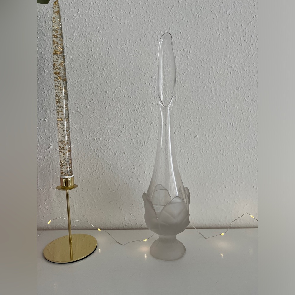 Viking frosted clear epic leaf swung vase